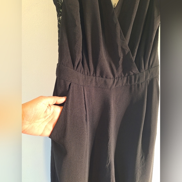 ⭐️HOST PICK⭐️Lulu's Kiska Black Lace Wide-Leg Jumpsuit S - Picture 10 of 15